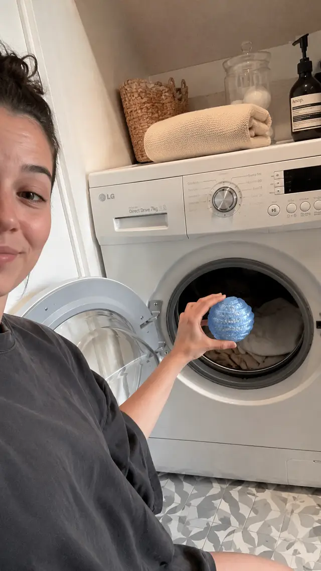Photo client — la boule de lavage Les Gargoo devant la machine